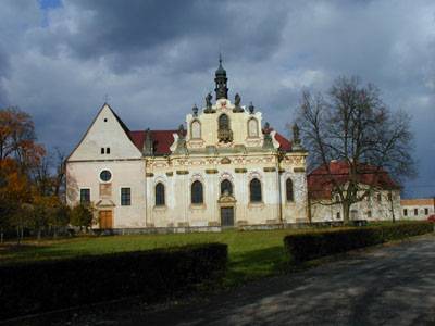 KOSTEL SV. T KRL V MNICHOV HRADITI